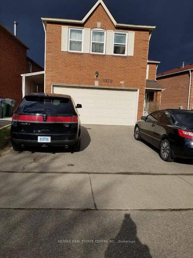 Beautiful 2 Bedroom Basement Apartment In Prime Location !