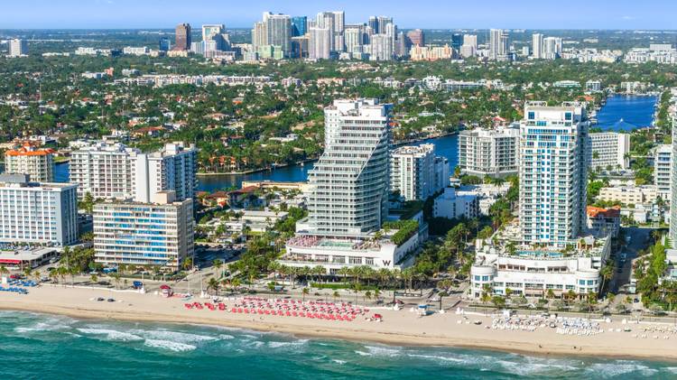 Oceanfront Luxury Living with NO RENTAL RESTRICTIONS, Airbnb friendly !