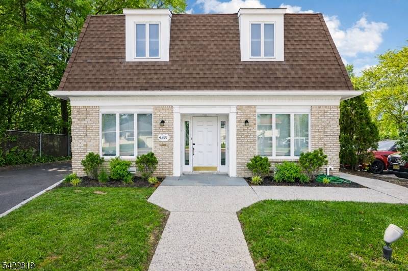 Prime opportunity to acquire a free standing medical and professional building in a highly visible, high traffic location.