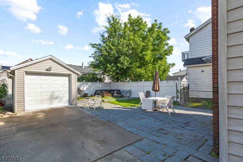 Fall in love with this beautiful 3 bedroom, 2 bathroom home that offers the perfect blend of warmth, space, and functionality all nestled in a welcoming neighborhood you'll be proud ...