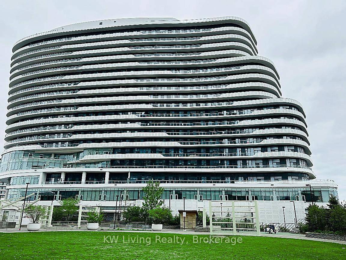 Luxury Condo The ARC 2 large Bedrooms, 2 Parkings, Locker.