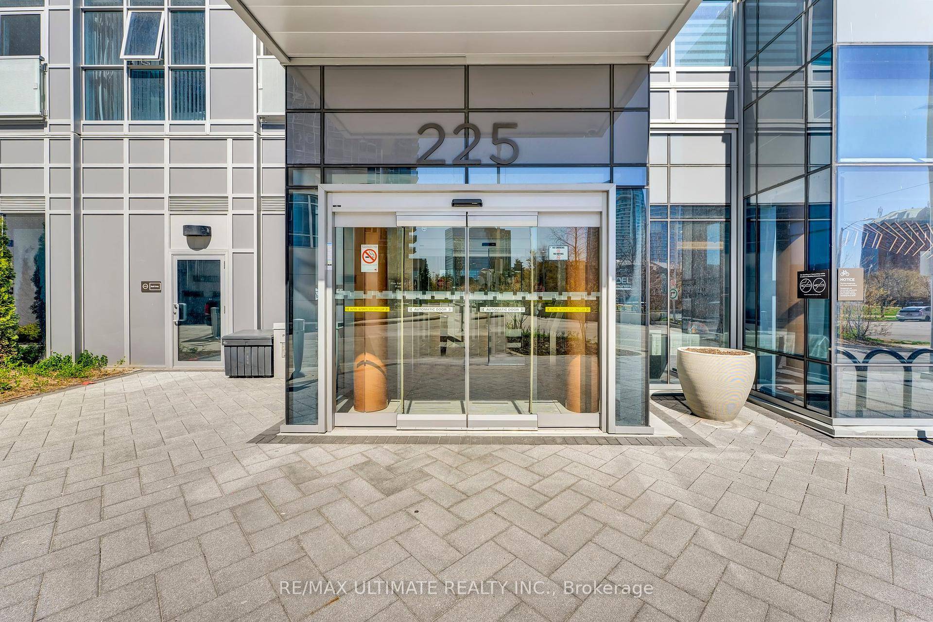 Beautiful Bright 2 Bedroom Den amp ; 2 Washrooms, Parking amp ; Locker At Tridels Selene Bright amp ; Spacious With A Great Layout, Open Concept Living Dining Kitchen Area ...