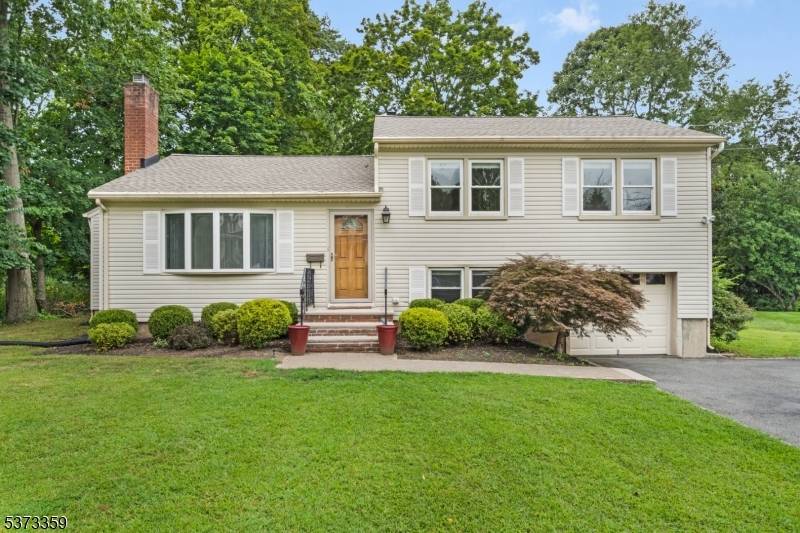 Enjoy Privacy and an Ideal Location in Florham Park !
