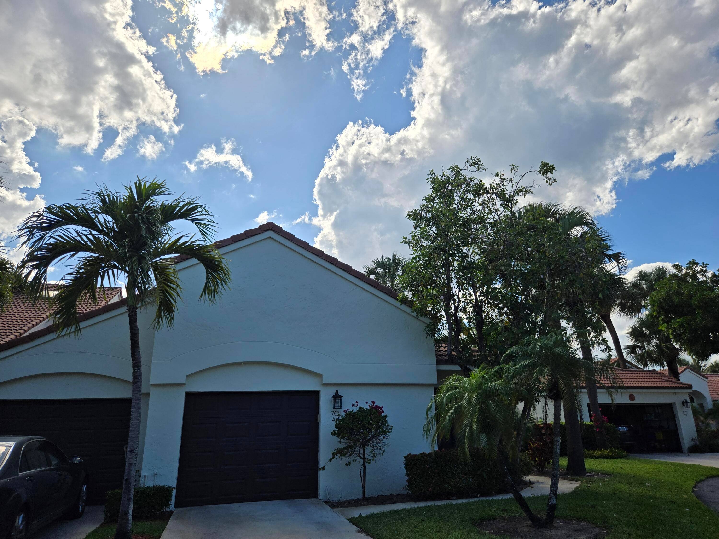 This is the perfect villa you have been waiting for in Sea Oats of Juno Beach Florida !
