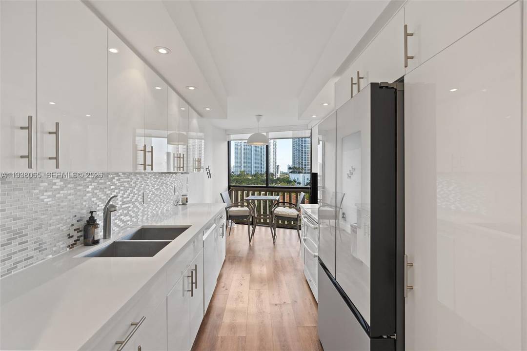 LIVE BETTER THAN IN A FIVE STAR RESORT ON WILLIAMS ISLAND !