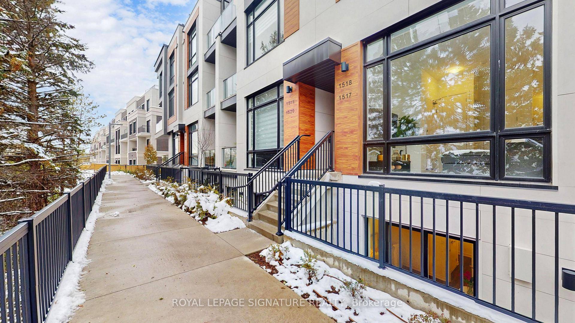 Stunning 1 Year New Townhome At Prime Intersection Of Bayview and Elgin Mills in the Heart of Richmond Hill !