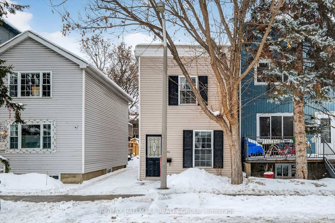 Well maintained duplex located in the heart of downtown Ottawa.