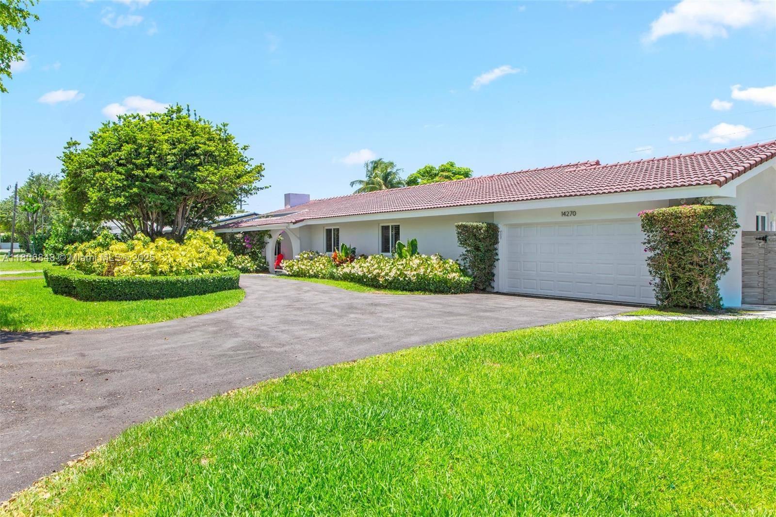 Fully Remodeled Canal Front Home in North Palmetto Bay !