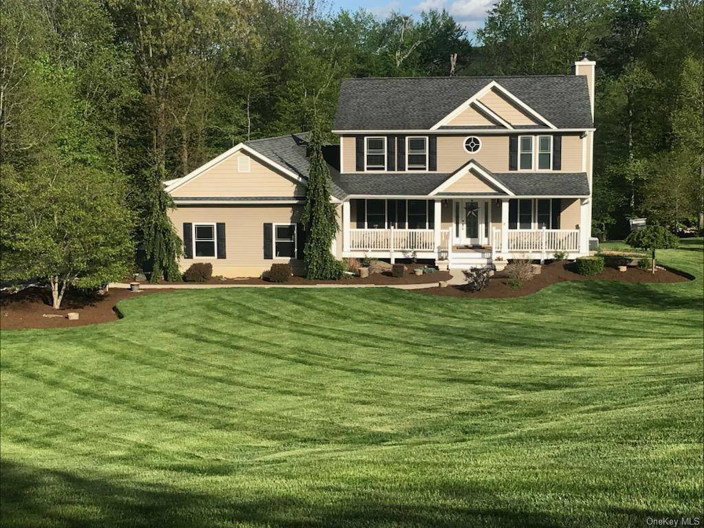 Welcome to this picture perfect 4 bedroom colonial home with a legal accessory apartment in the luxurious Bedford Hills subdivision.