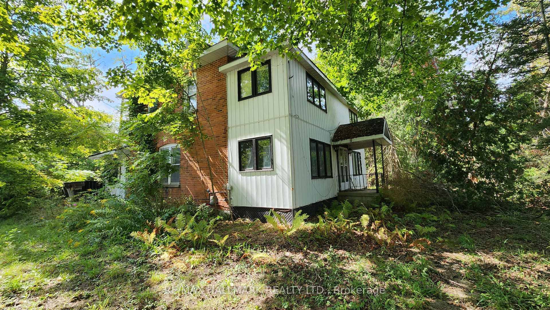 Discover this charming private property 1.
