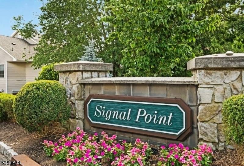 Welcome home to this cozy condo in the sought after Signal Point section of the Bedminster Hills.