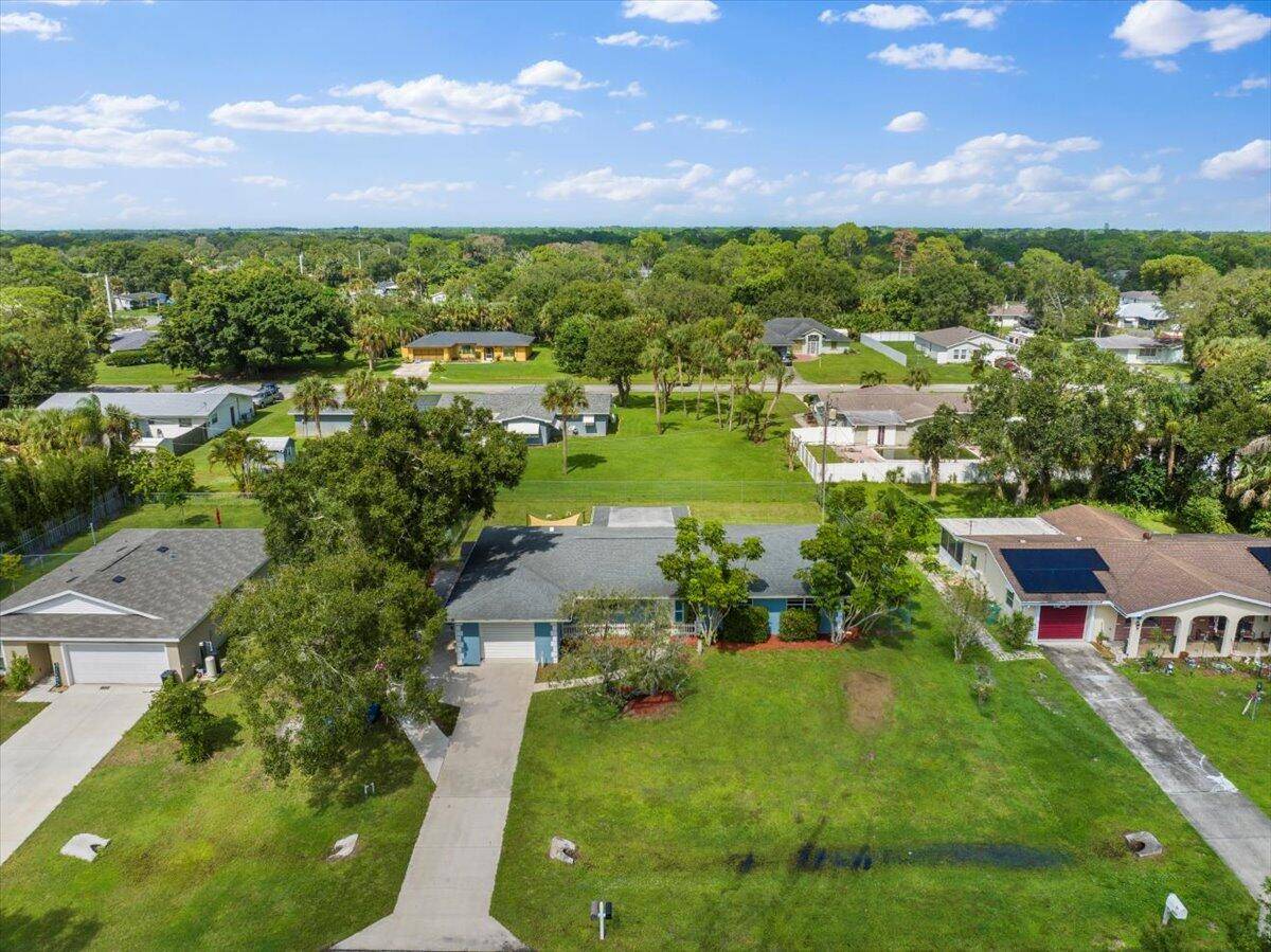 Experience the perfect blend of comfort, flexibility, and Florida freedom in this beautifully maintained 3 bedroom, 2 bath home with a bonus family room, separate secluded office space easy 4th ...
