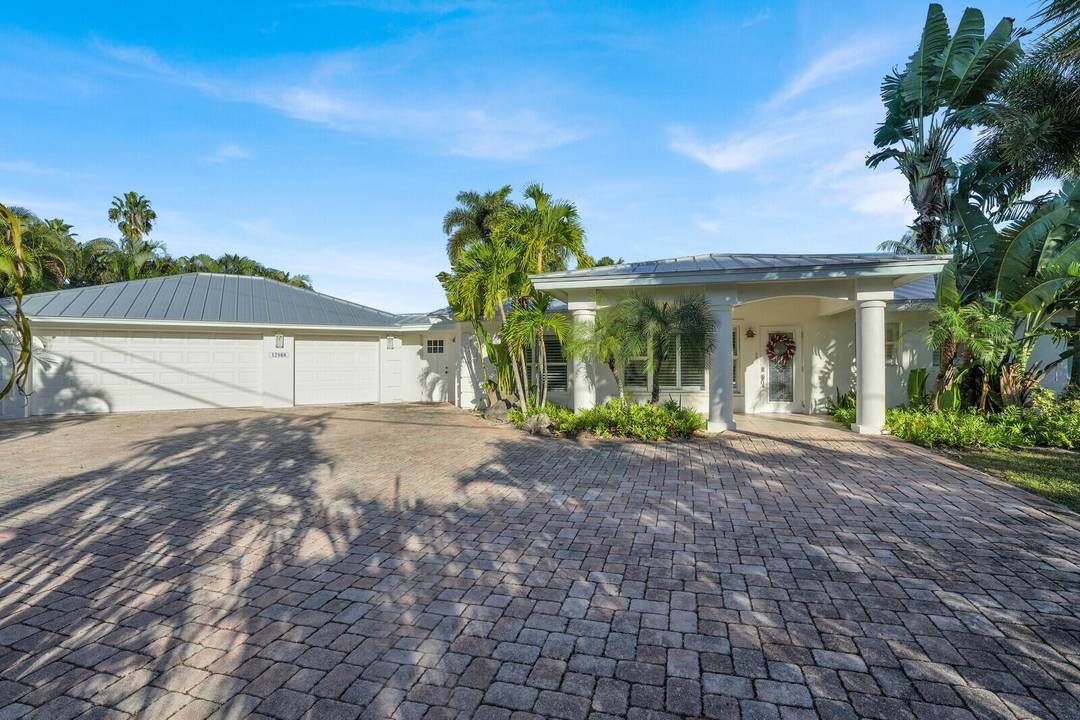 Located in Palm Beach Gardens, this spacious 5BR 4.