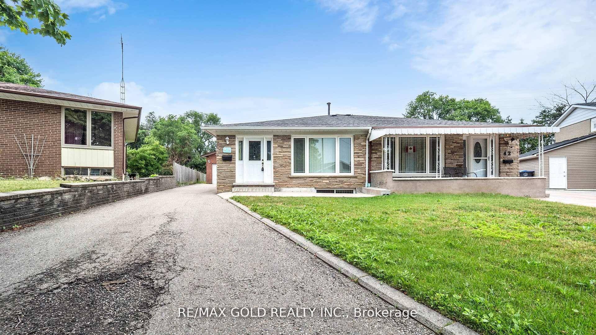 Discover this beautifully 4 bedroom semi detached 4 level backsplit home located in the desirable Northwood Park neighborhood of Brampton.