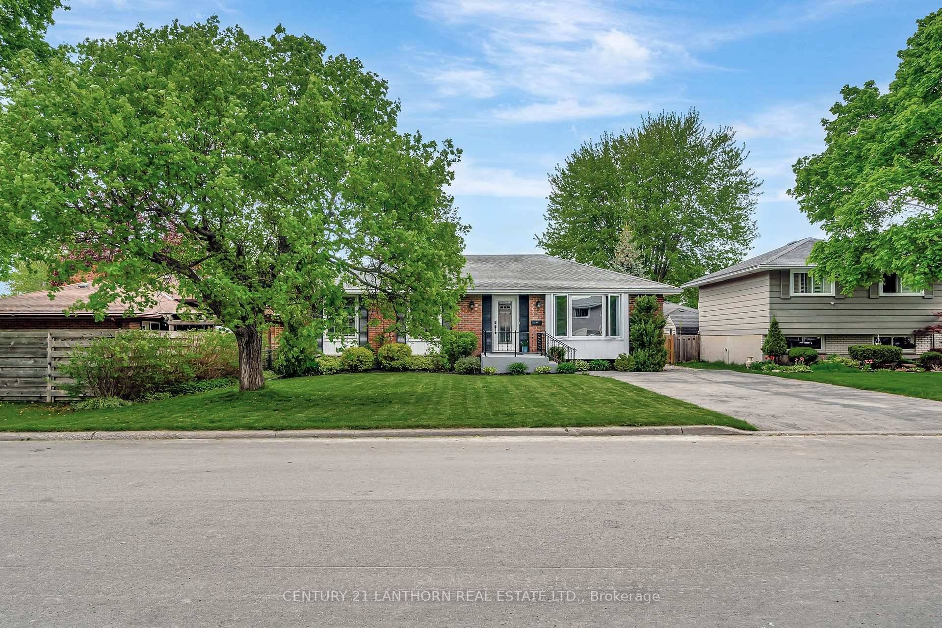 Welcome Bienvenue to 21 Glenarden Crescent, Belleville !