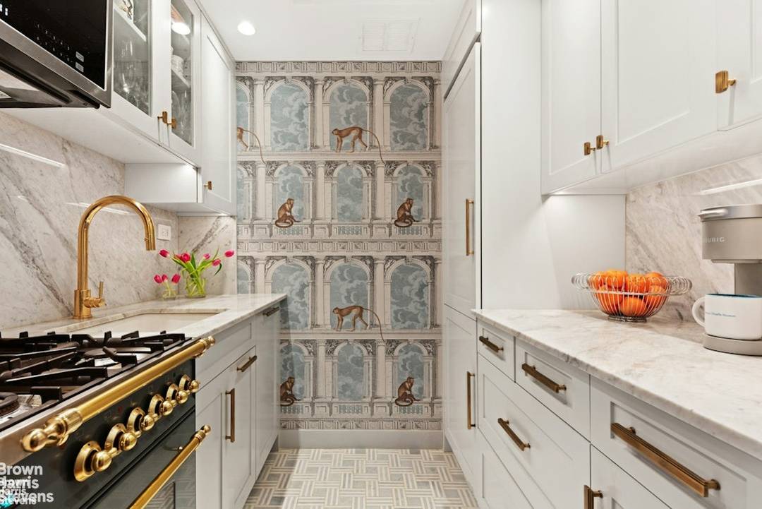 Bright Spacious HiFloor Condo Oasis Light and airy, this inviting one bedroom captivates you with its sprawling 25 foot living space, oversized windows, and abundance of southern light.