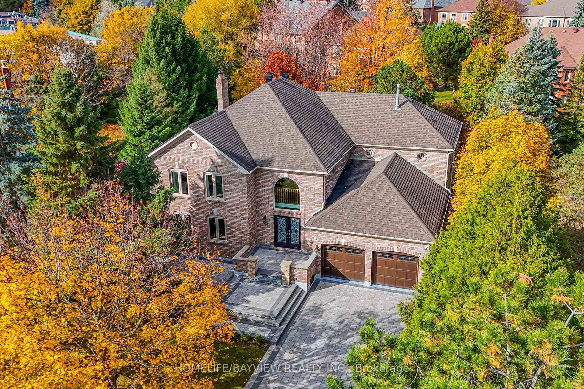 Luxuriously maintained family home nestled on an exclusive, child safe cul de sac in prestigious Bayview Hill.