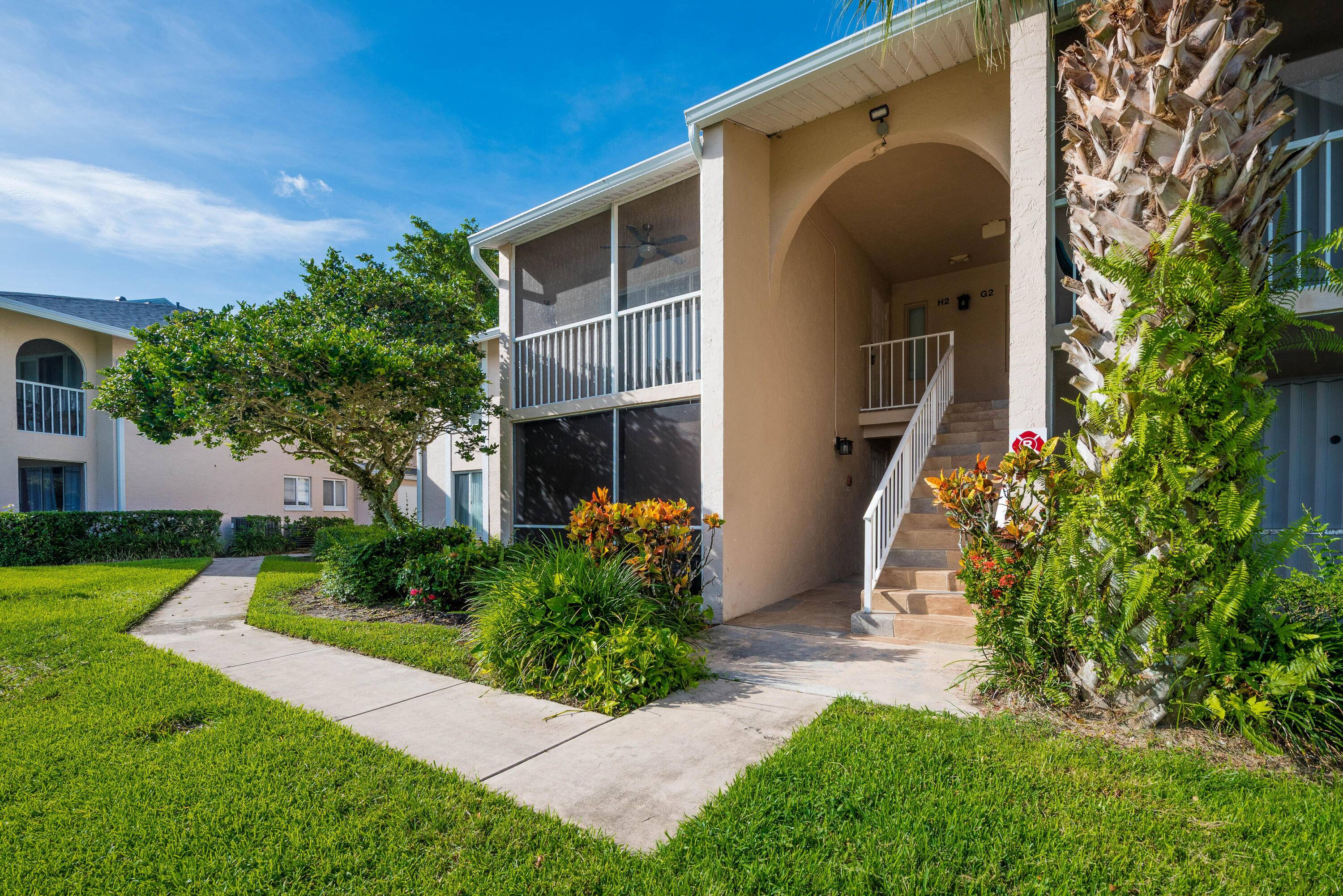 This spacious 2 bedroom 2 bathroom, second floor condo features a remodeled kitchen with stainless steel appliances, beautifully updated bathrooms with porcelain wood look tile, and high end vinyl laminate ...
