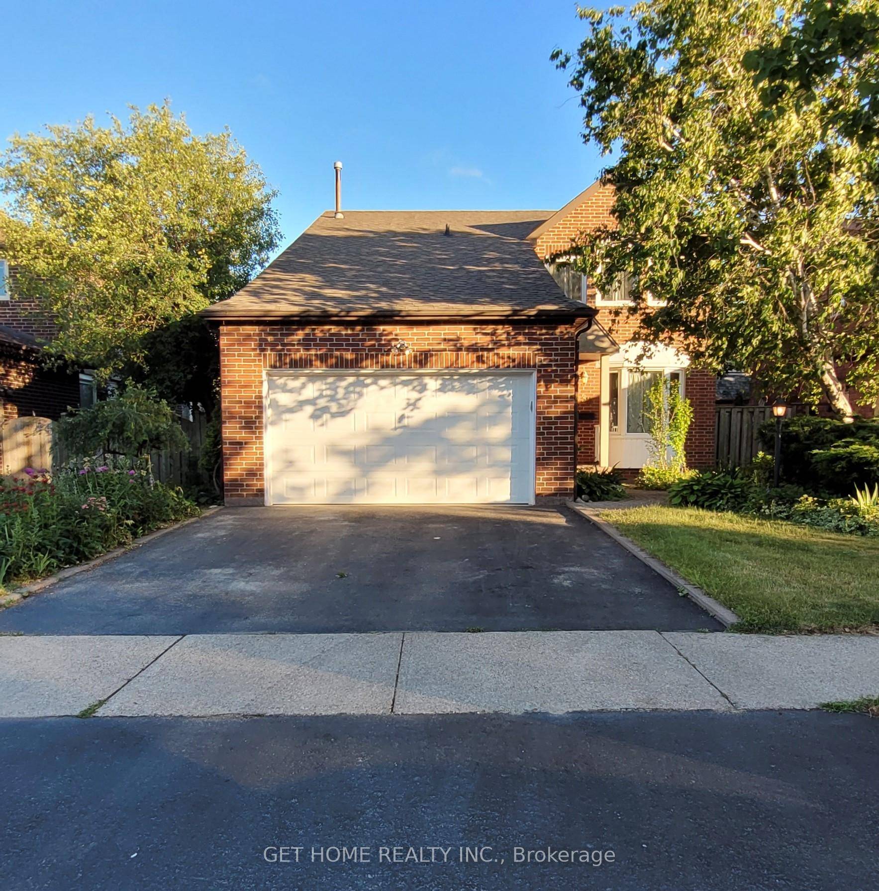 Welcome to 32 Torrance Woods A Spacious 4 Bedroom, 3 Bathroom Detached Home Available for Lease !