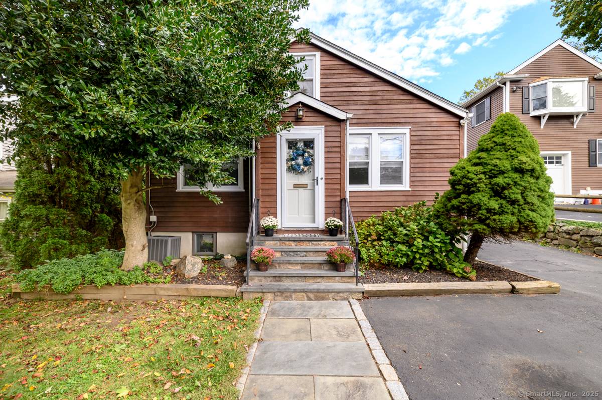 Welcome to the quaint, Broad River area of Norwalk.