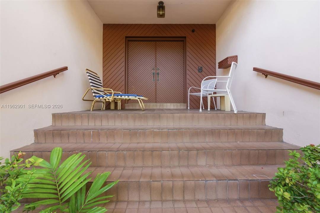 Welcome to 9208 Emerson Ave.