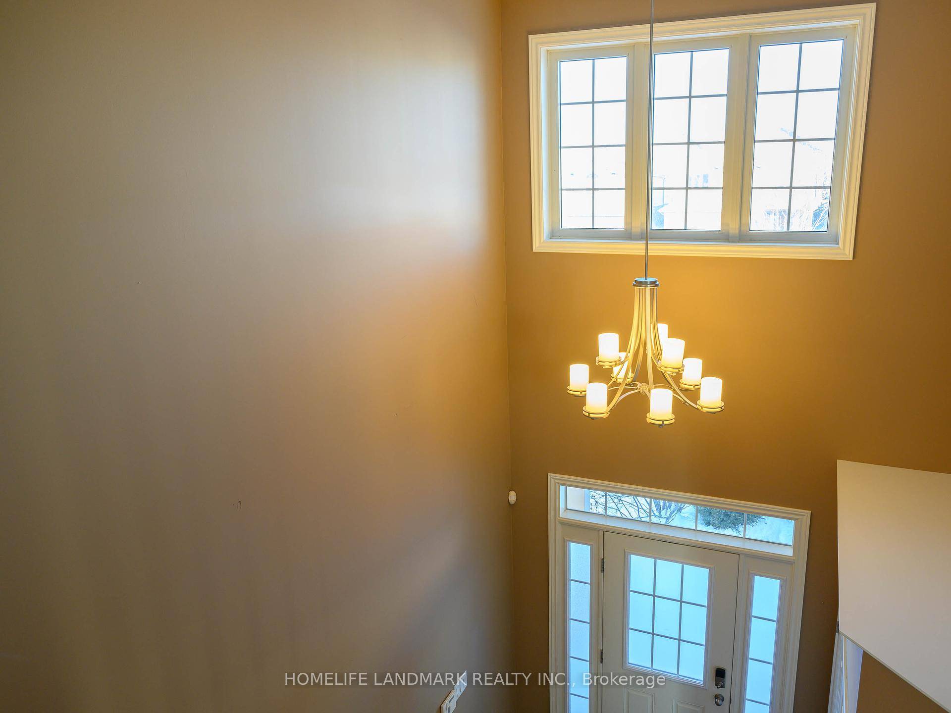 Stunning Family Home Available for Lease !