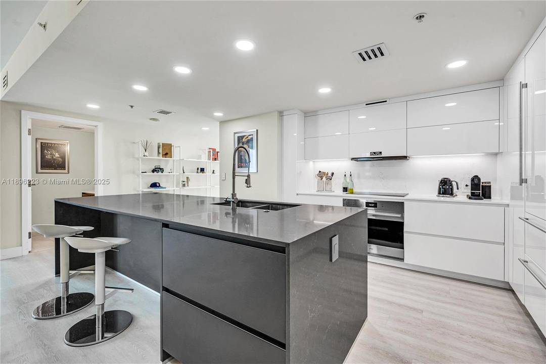 Experience luxury in this fully renovated corner unit sky residence with over 1, 500 sq ft of elegant living space and panoramic bay and city views.