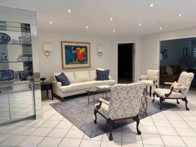 Beautiful first floor Bobby Jones model available for seasonal rent in the prestigious Gleneagles Country Club.
