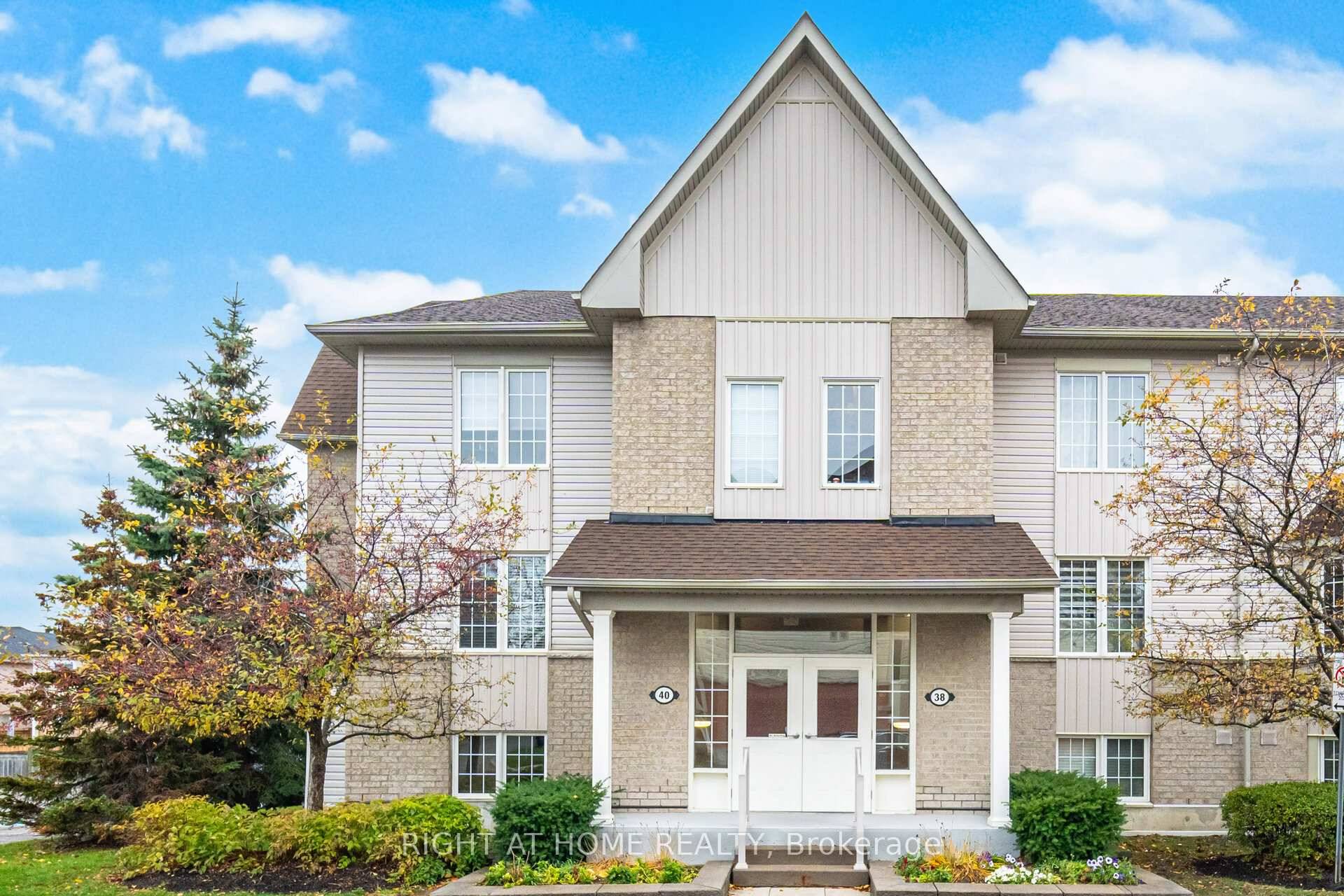 Beautiful Spacious Condo Townhouse !