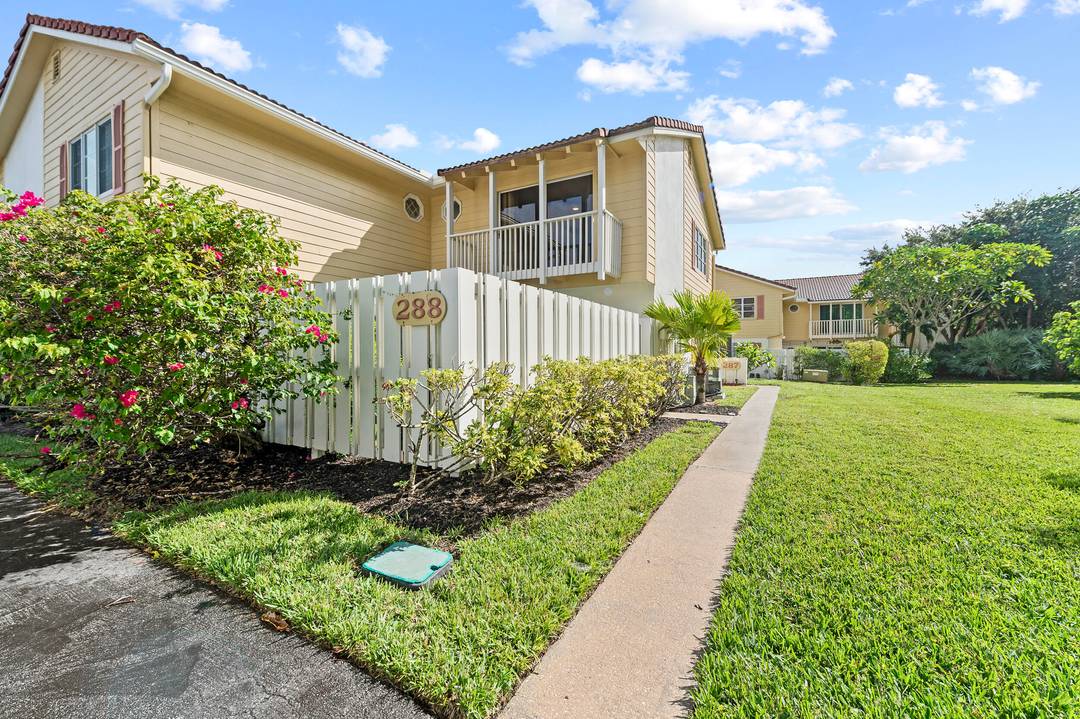 Coastal Living in the heart of Jupiter now available for seasonal or furnished annual inquire for rate.