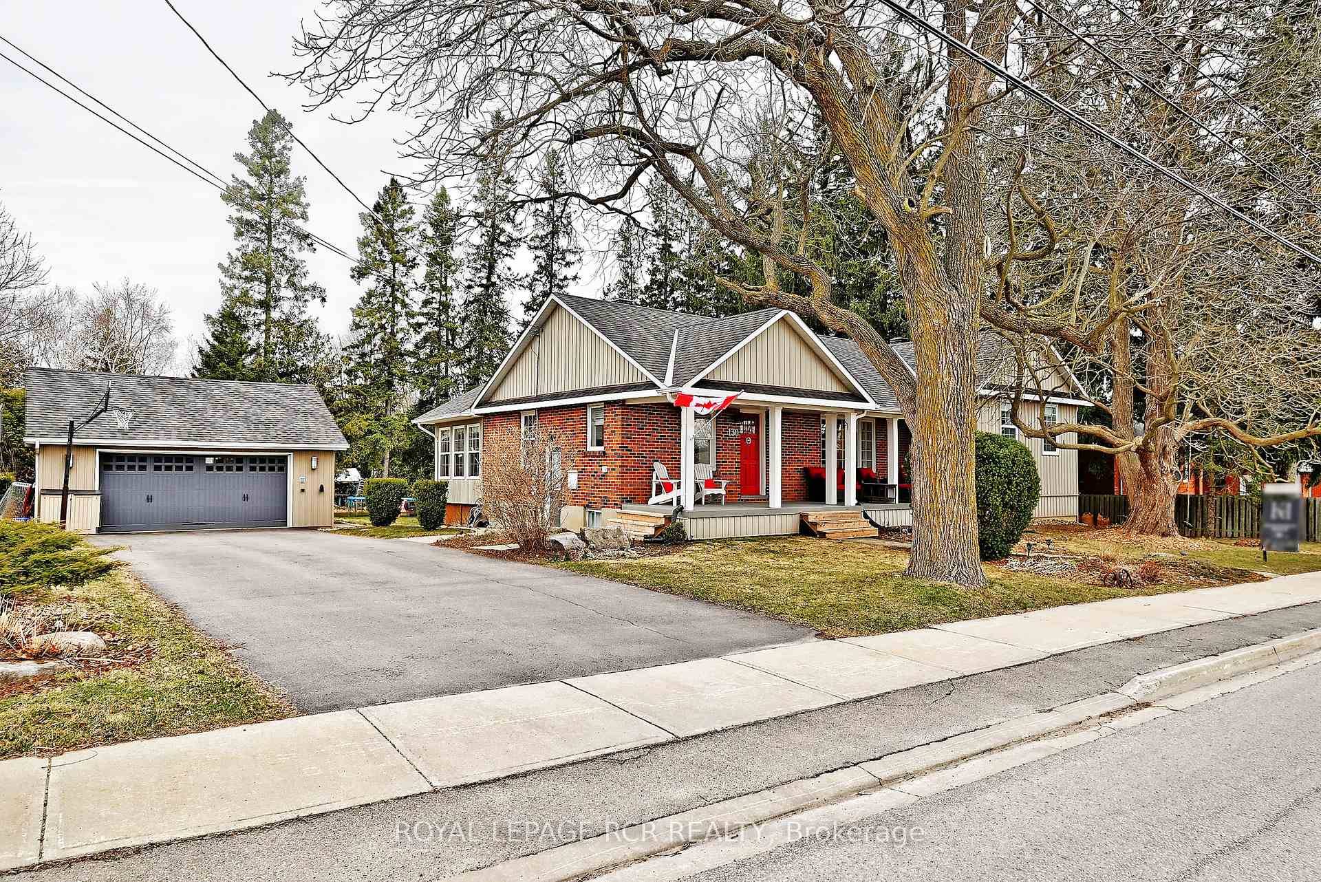 Welcome to this spacious and inviting 3 1 bedroom, 2 bathroom detached home in the heart of Schomberg, a perfect retreat for families !