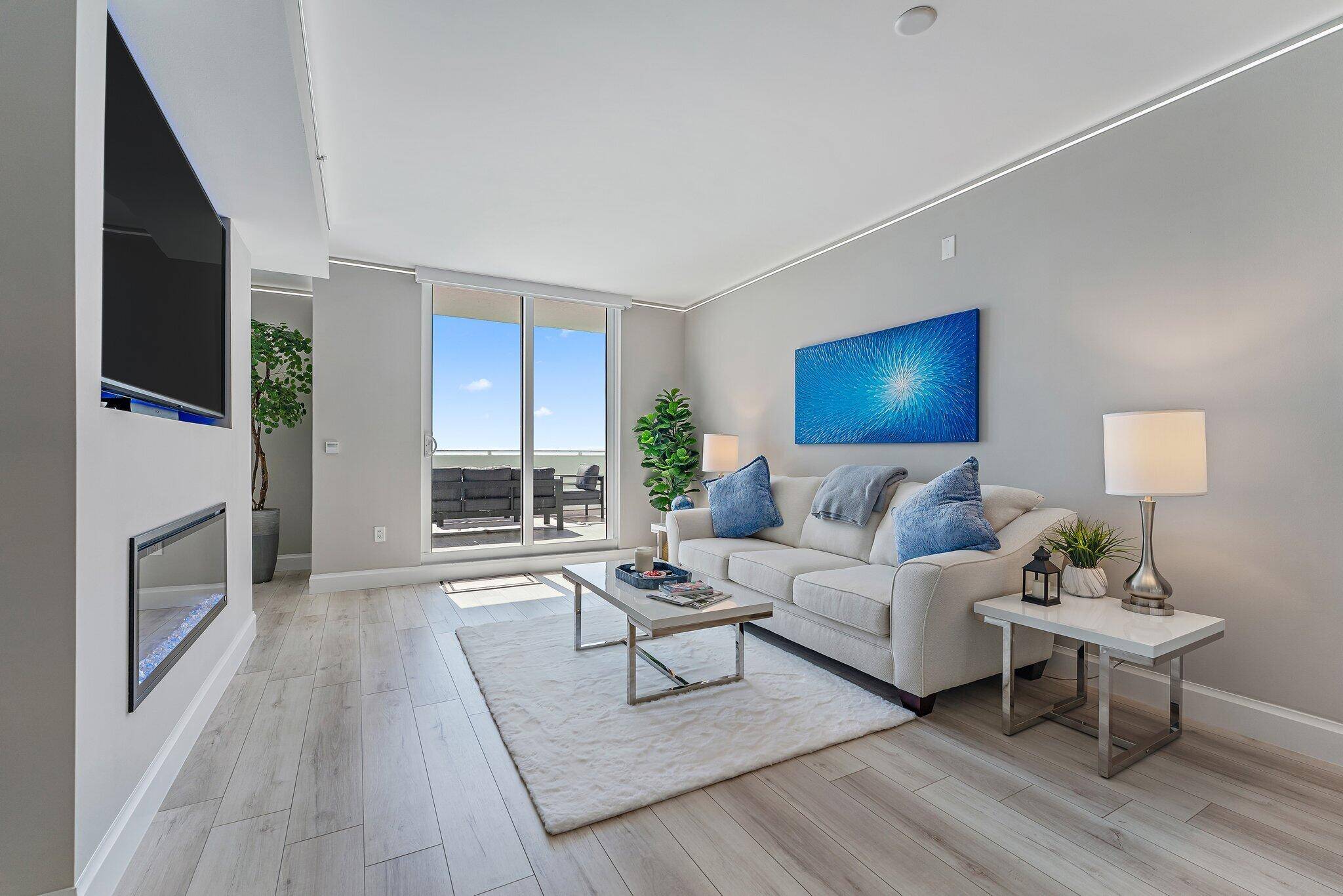 FULLY FURNISHED AND TURNKEY !