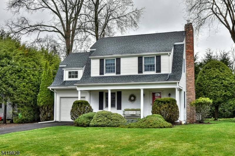 Welcome to one your wait for in sought after Ramsey Golf CC perfectly positioned within easy distance to clubhouse, dining, paddle tennis and lakeside pool.