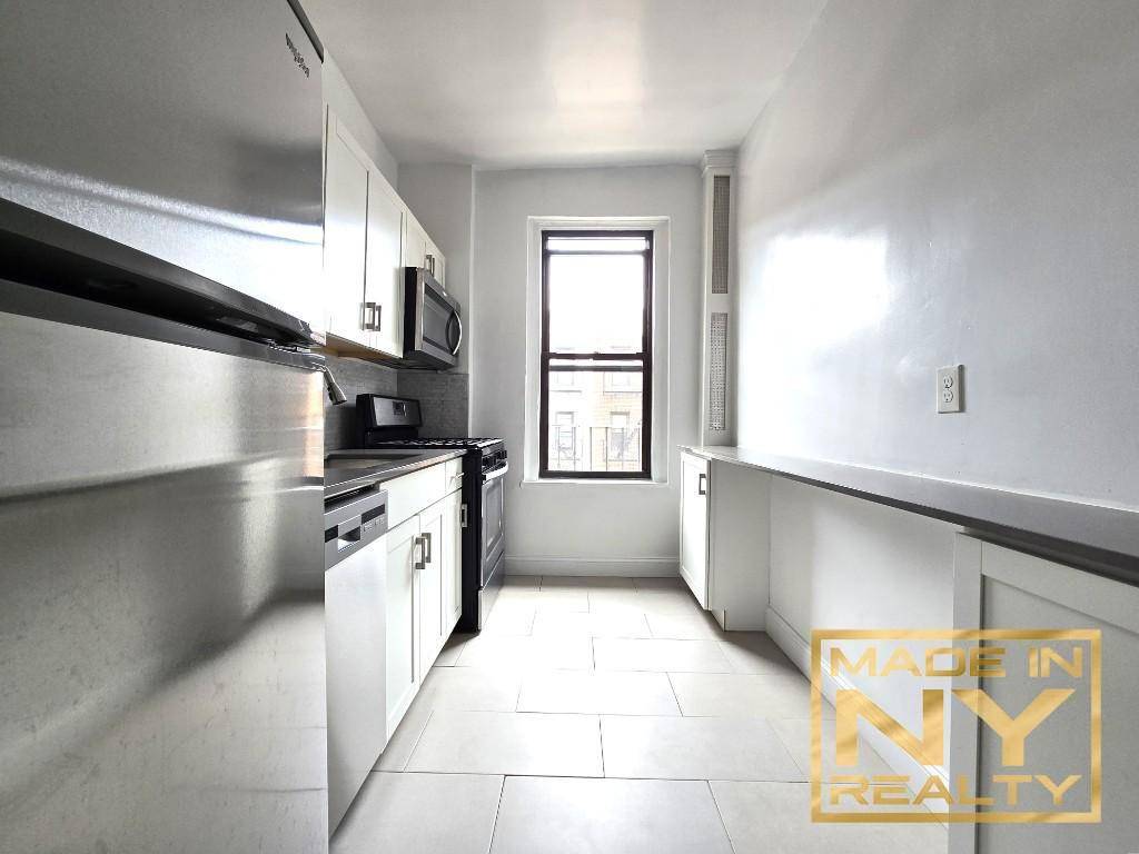Astoria Gorgeous Renovated 1 Bed 1 Bath, Flex 2 Bedroom 2 1 Washer Dryer By N, W, M, R Trains Actual Photos amp ; Videos of the unit !