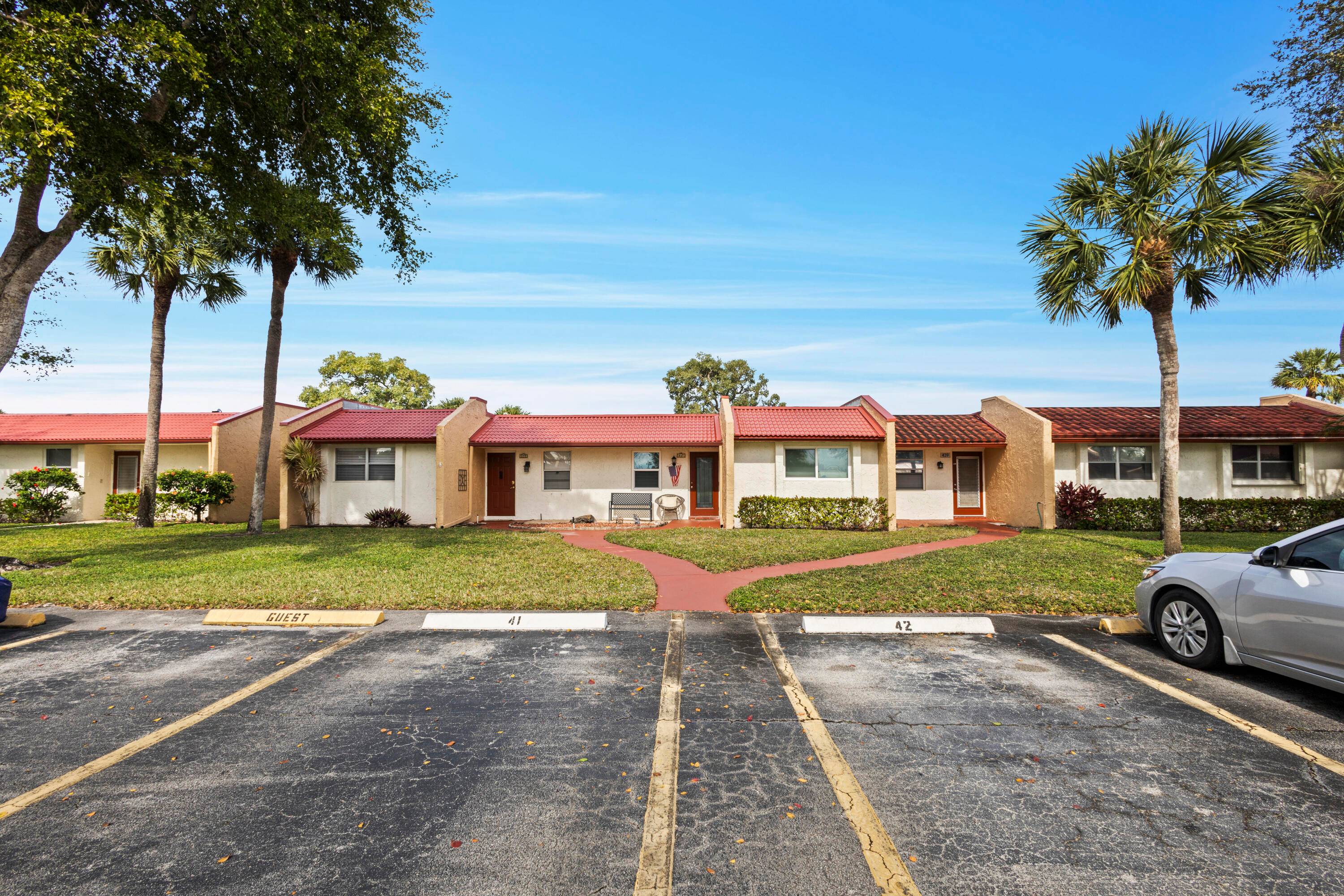 Don't miss out ! With the recent price reduction, this is hands down the BEST priced villa in Golden Lakes !