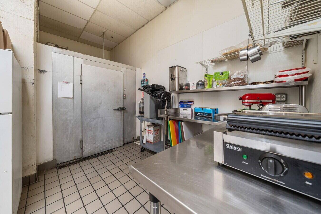 Restaurant Business for Sale Downtown WPBLocation Prime spot in The StrandSize 2, 200 SF 1, 100 SF operational 1, 100 SF storage underutilized Fully equipped w Type 1 hood, grease ...