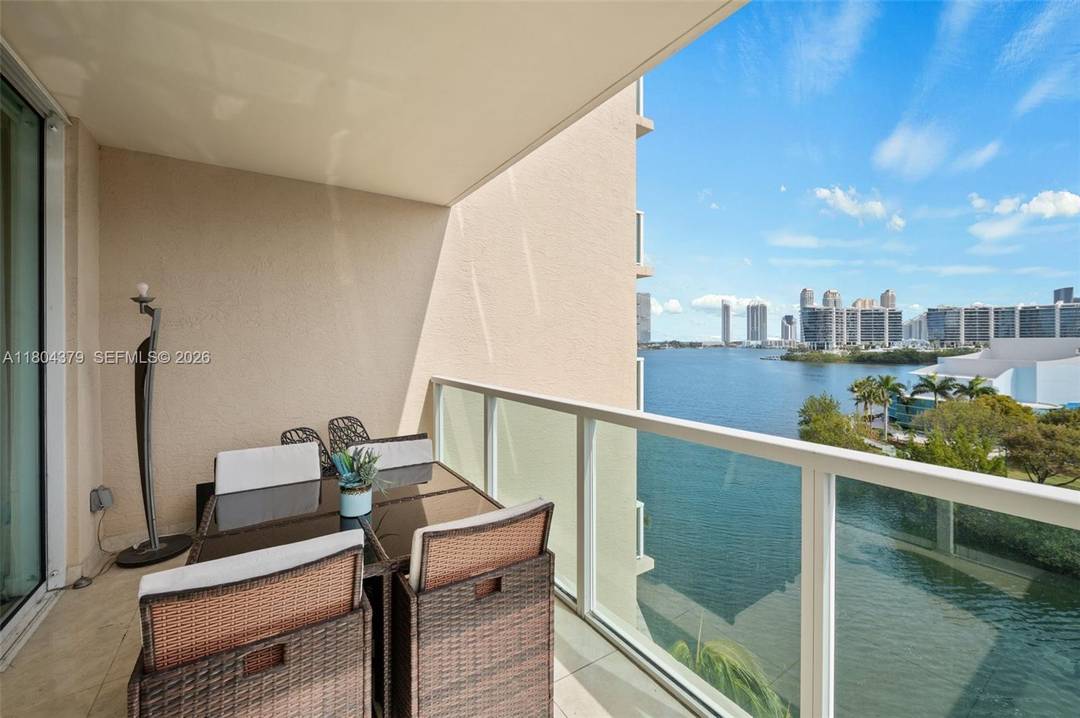 Welcome to Aventura Marina 2, Unit 717, a beautifully positioned waterfront residence in one of Aventura s most exclusive gated communities.