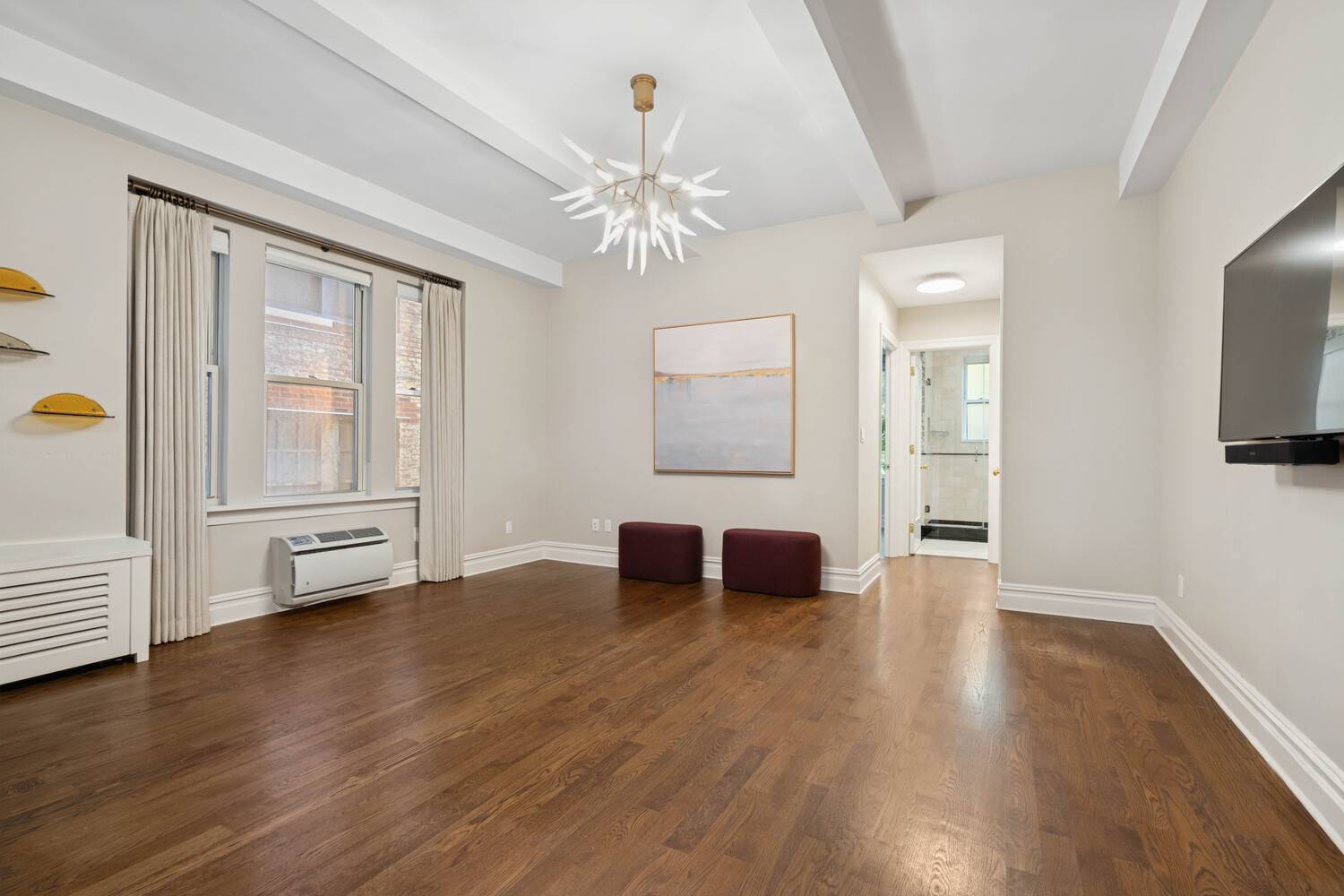 Welcome to 25 Fifth Avenue, the Premier Prewar Full Service Condominium located in Greenwich Village on lower Fifth Avenue.