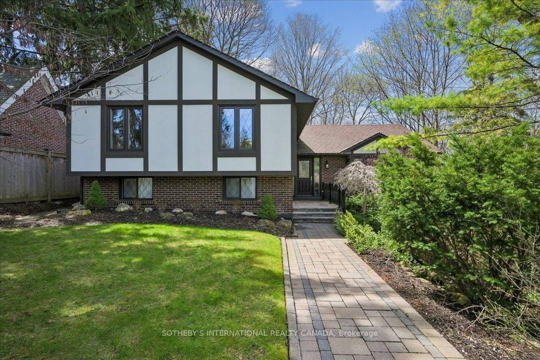 Cottage living in the heart of the city !