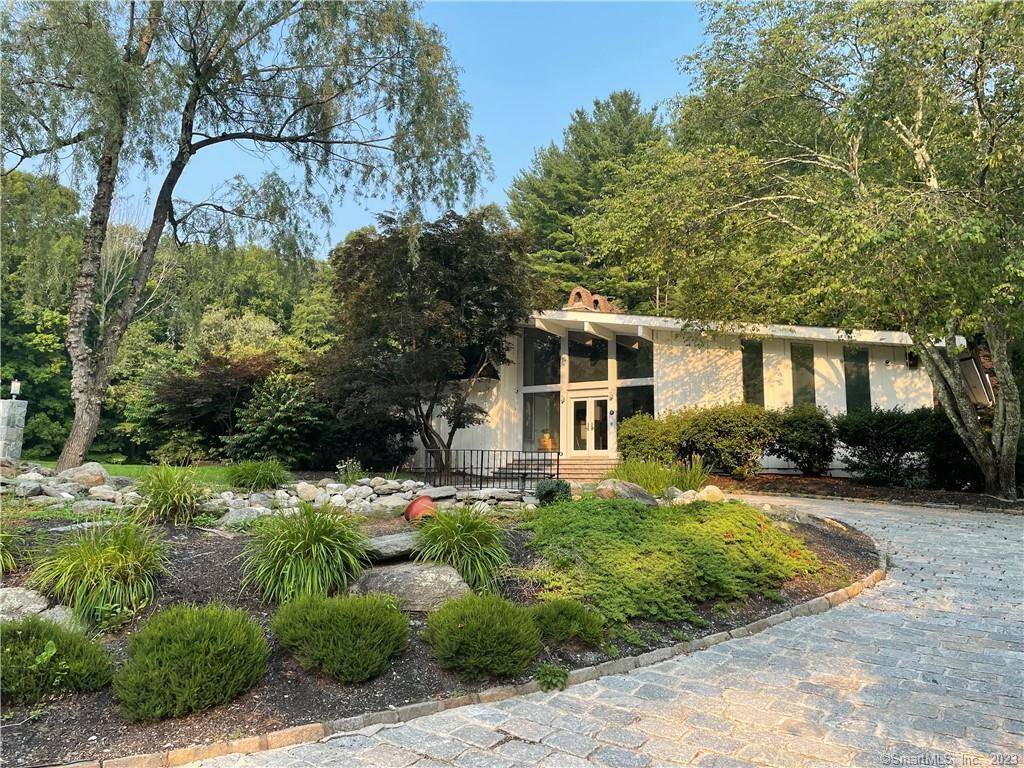 Welcome to the former residence of Ace Frehley of the iconic band KISS.