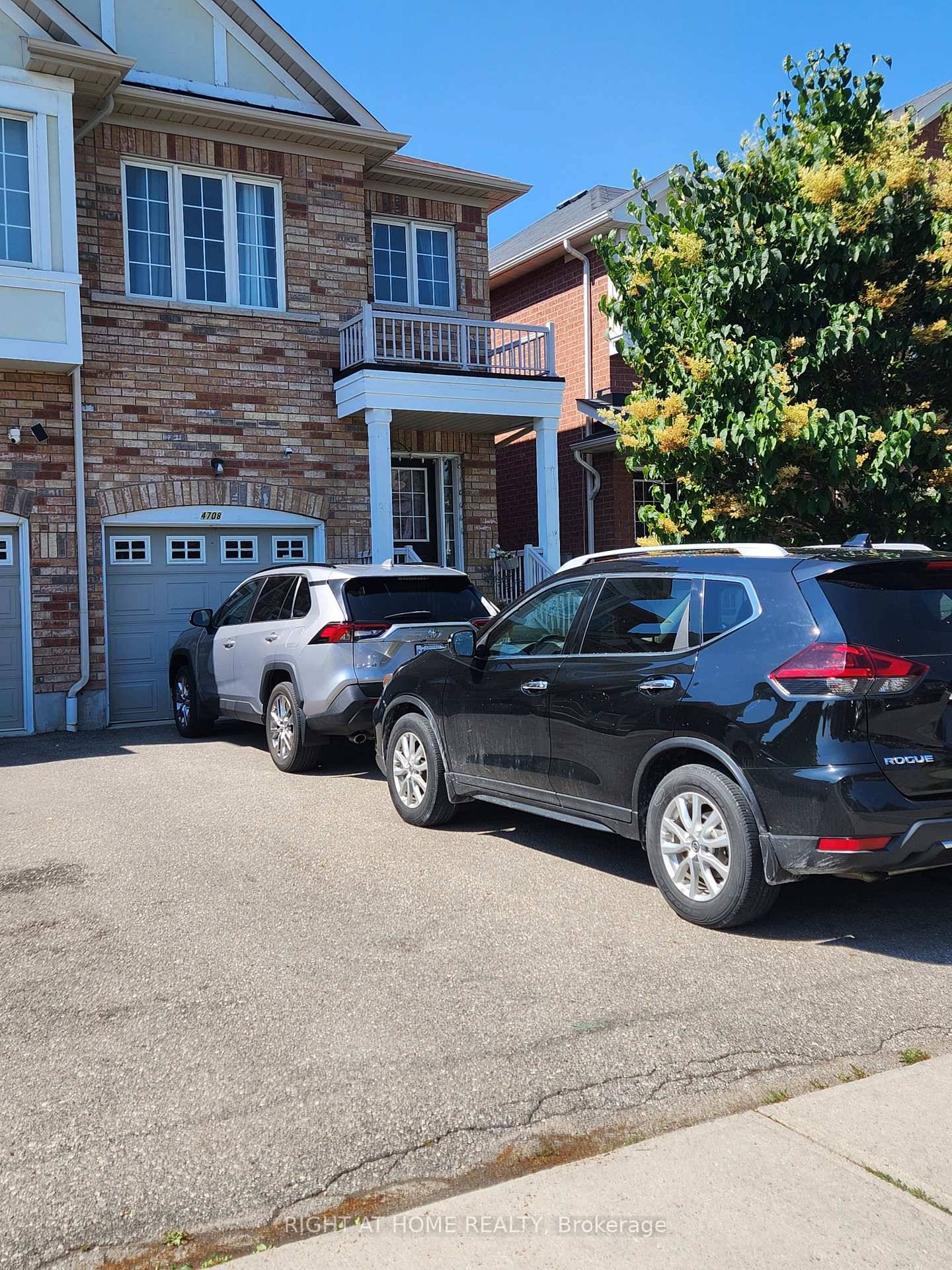 Large and spacious 4 2 semi in prime area of mississauga, excellent location, family neighbourhood, close to heartland, highway 403 401, shopping, schools, transit and parks.