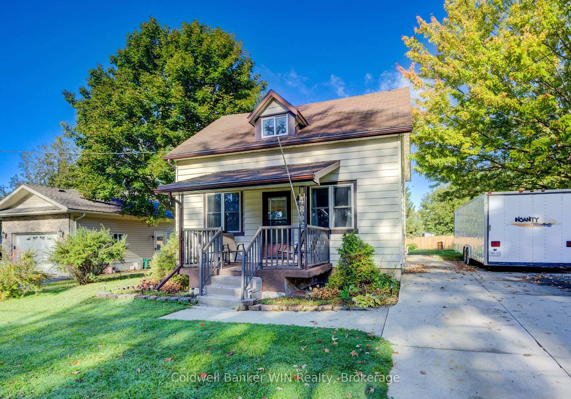 Charming Century Home with Modern Comforts and Prime Location in Mount Forest.