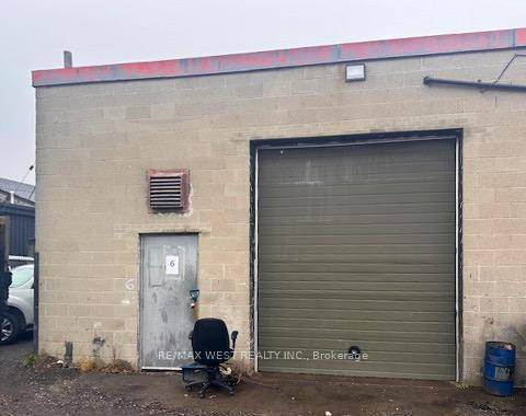 Exceptional and clean industrial unit available for lease !