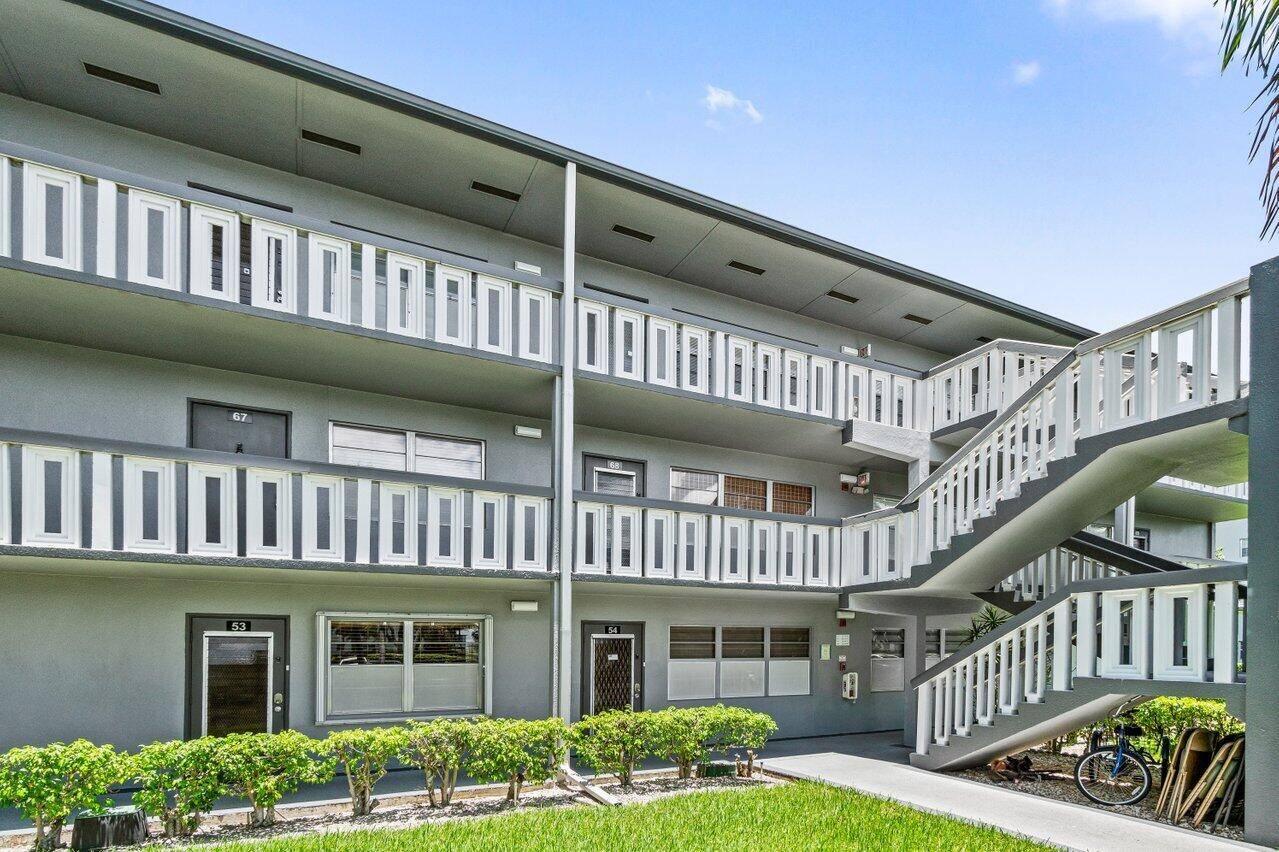 BEAUTIFULLY REMODLED 1 BEDROOM 1.