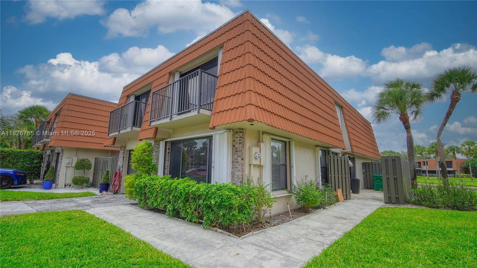 Welcome to this charming townhome located in The Village at Harmony Lake.