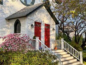 161 Whitfield Street, unit 4, is an updated one bedroom, loft style townhouse apartment, in Guilford's desirable Whitfield Historic District, and is conveniently located a very short walk from the ...