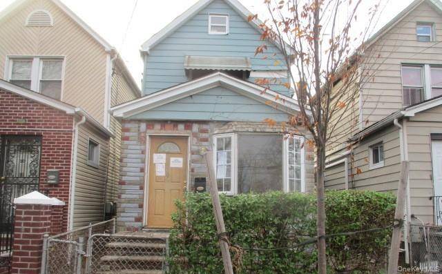 Great Opportunity ! This 2 bedroom, 2 bathroom home offers much more than meets the eye.