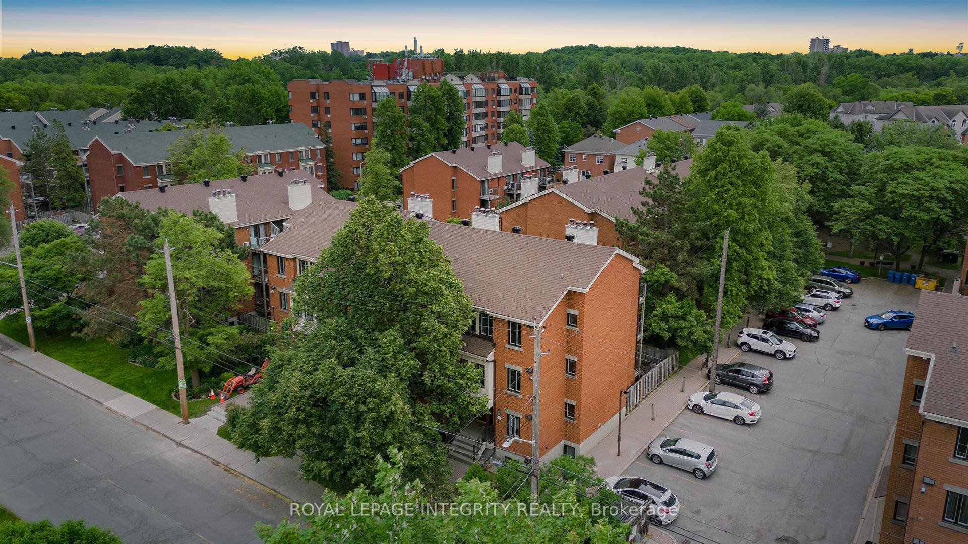 Welcome to 1094 Blasdell Ave a beautifully maintained upper end unit in the sought after neighbourhood of Manor Park.