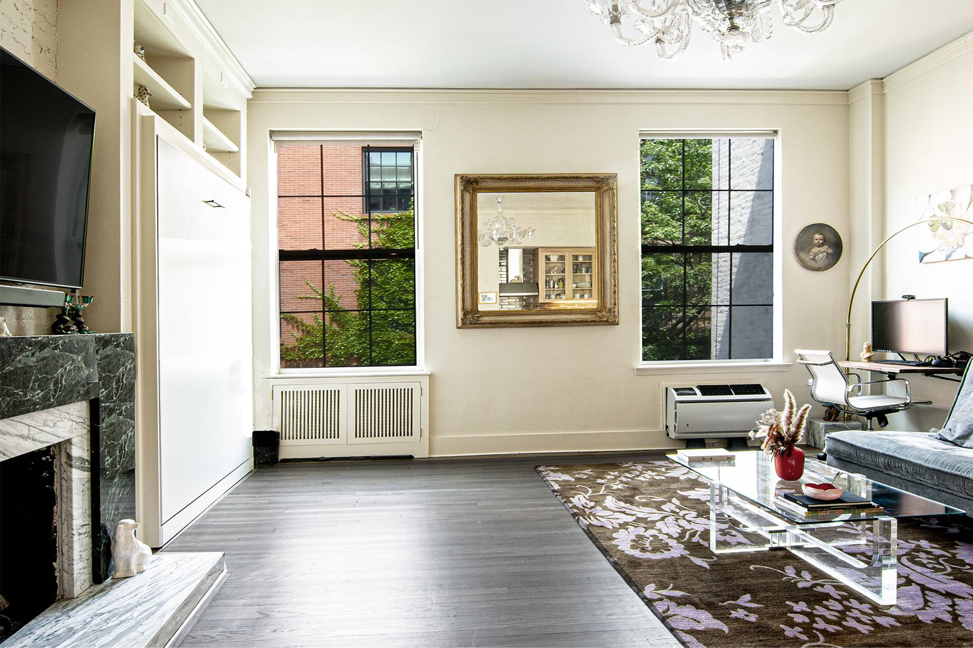 This immaculate modern turn key treasure blends classic Pre War detail and proportions with today s luxury finishes to create an exceptionally rare offering in the heart of NYC s ...