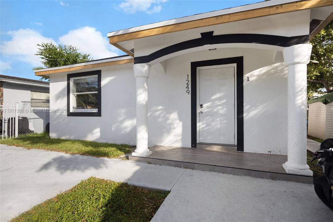 Fully Leased. Excellent investment opportunity !